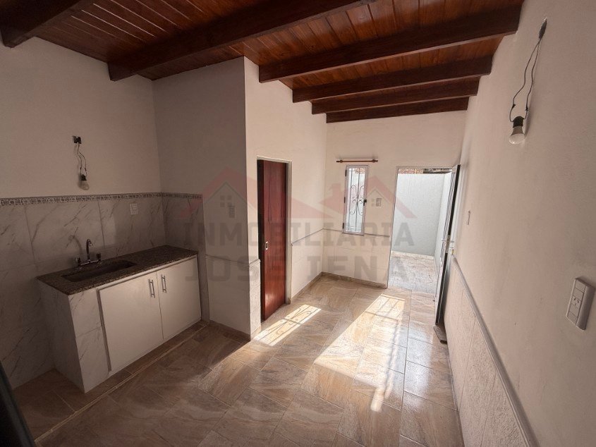 Departamento 1 dorm. A una cuadra del Centro de la Ciudad! - Calle Tomas Guido e/ Soloeta y Saavedra.